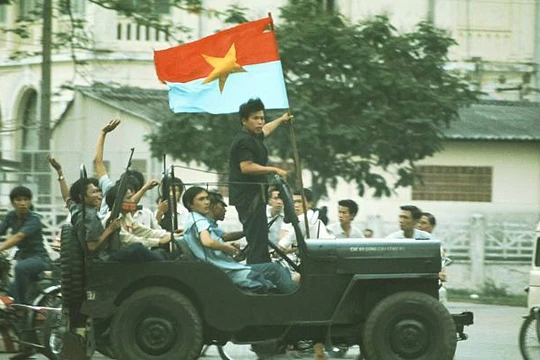 Các chiến sĩ biệt động Sài Gòn trong ngày chiến thắng