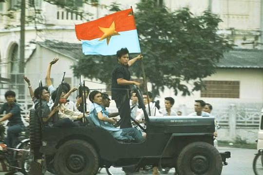 Các chiến sĩ biệt động Sài Gòn trong ngày chiến thắng