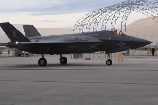 Tiêm kích đa nhiệm thế hệ 5 F-35B Lightning II thuộc phi đội (VMFA) -121 triển khai sẵn sàng chiến đấu