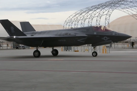 Tiêm kích đa nhiệm thế hệ 5 F-35B Lightning II thuộc phi đội (VMFA) -121 triển khai sẵn sàng chiến đấu