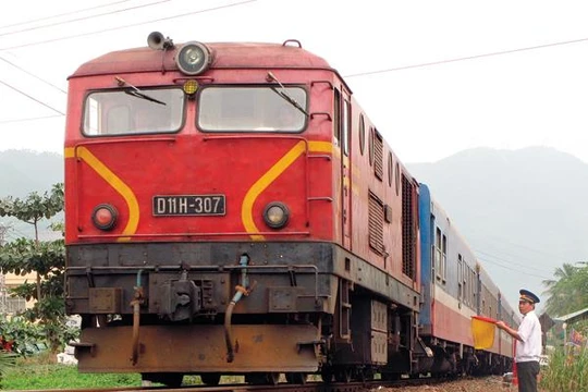 Tổng công ty đường sắt cũng phải tổ chức kiểm điểm và xử lý nghiêm túc các đơn vị, cá nhân trực thuộc có những sai phạm đã nêu trong kết luận thanh tra. (Ảnh minh họa: Phú Xuân).