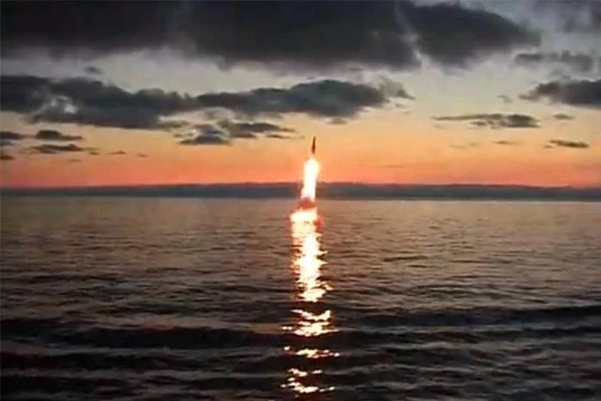 Tên lửa - ngư lôi chống ngầm xuất kích - ảnh minh họa trang truyền hình Ngôi Sao 