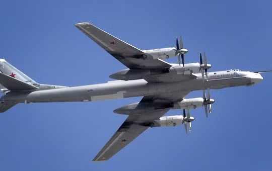 Máy bay ném bom chiến lược Tu - 95MS Nga