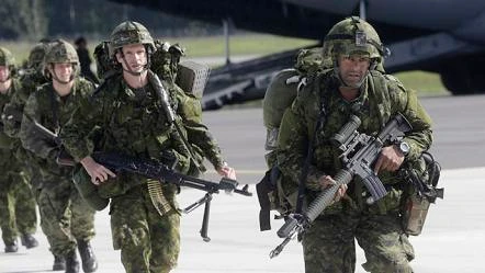 Nga giữa thế trận bủa vây tứ phía