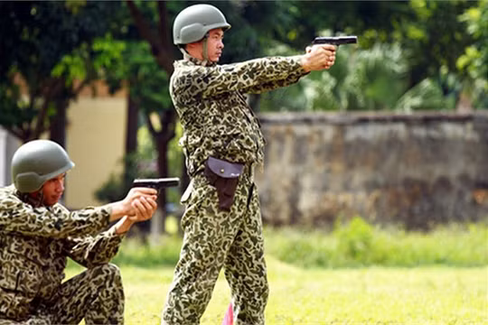 Lính đặc công luyện tập tác chiến chống khủng bố