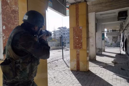 Binh sĩ Syria chiến đấu ở Damascus.