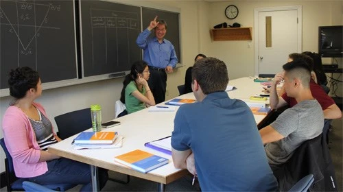 GS-TS Ngô Như Bình đã gắn bó với công tác giảng dạy tiếng Việt hơn 20 năm qua tại Đại học Harvard - Ảnh: NV cung cấp