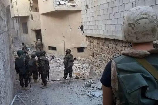 Binh sĩ Syria chiến đấu trên khu vực Tây Nam thành phố Aleppo