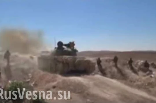 Tăng và pháo phản lực Syria dội lửa trận địa IS