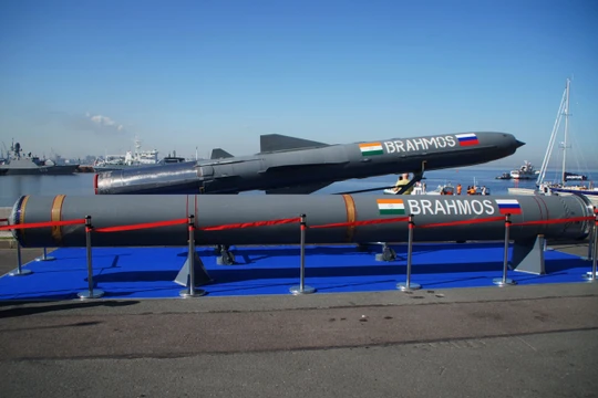 Tên lửa BrahMos của Ấn Độ. Ảnh Bastion-karpenko.narod.ru
