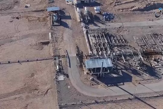 Khu mỏ khí gas Al-Mahr nhìn từ trên cao, đang bị IS chiếm giữ