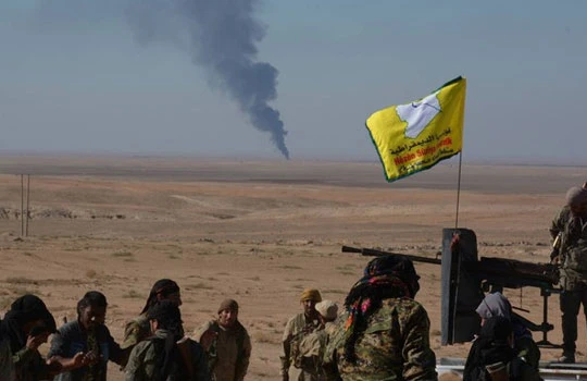 Binh sĩ lực lượng SDF trước một khu công nghiệp ở ngoại ô Deir Ezzor - ảnh minh họa South Front