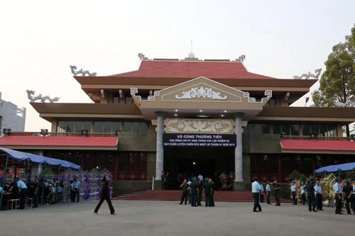 Lễ tang 4 cán bộ, sĩ quan hy sinh trong tai nạn rơi trực thăng hôm 28.1 được tổ chức trang trọng tại nhà tang lễ Bộ Quốc phòng, khu vực phía nam