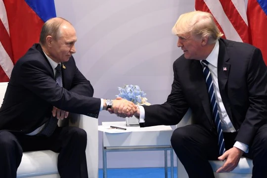 Tổng thống Mỹ Donald Trump và tổng thống Nga Vladimir Putin trong cuộc gặp bên lề Hội nghị thượng đỉnh G-20