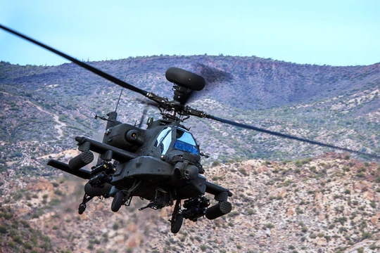 “Thần chết” Apache Mỹ bay theo đoàn xe IS nhưng...không làm gì