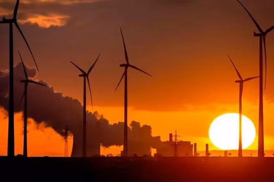 Tuabin điện gió giúp hấp thụ khí CO2 từ khí quyển. Ảnh EuroNews