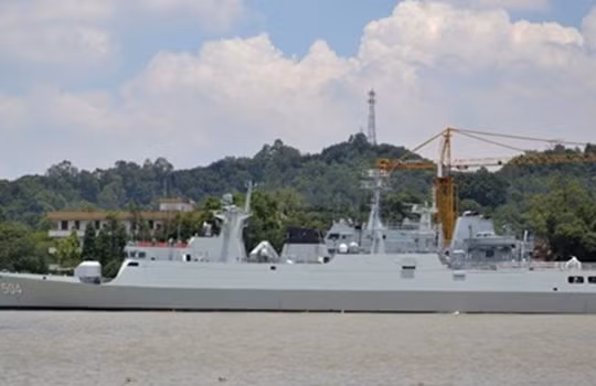 Trung Quốc triển khai tàu hộ vệ tên lửa ra Biển Đông
