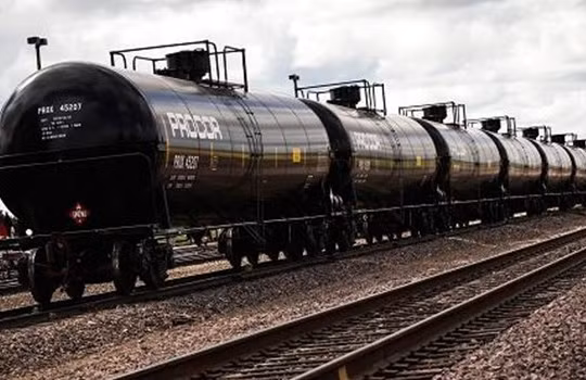 Giá dầu sụt giảm vì tin tiêu cực từ Trung Quốc