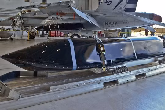 Tên lửa hành trình chống tàu tàng hình tầm xa LRASM của hãng Lockheed Martin, phiên bản đường không - ảnh Popular Mechanics