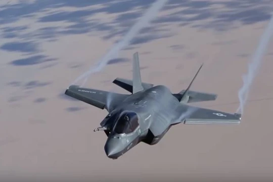 Máy bay tiêm kích tàng hình thế hệ 5 F-35.