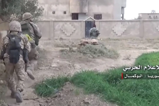Binh sĩ quân đội Syria tiến công trên vùng nông thôn Euphrates - ảnh minh họa video