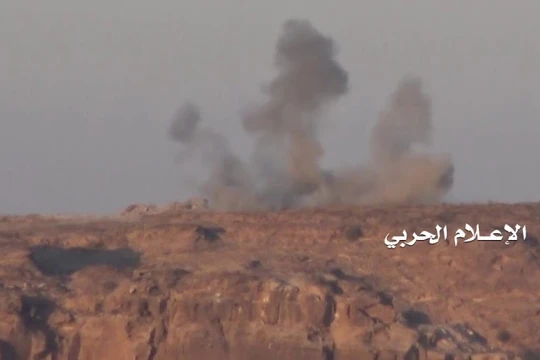 Lực lượng Houthi phóng tên lửa tấn công chiến tuyến của quân đội Ả rập Xê út - ảnh minh họa Masdar News