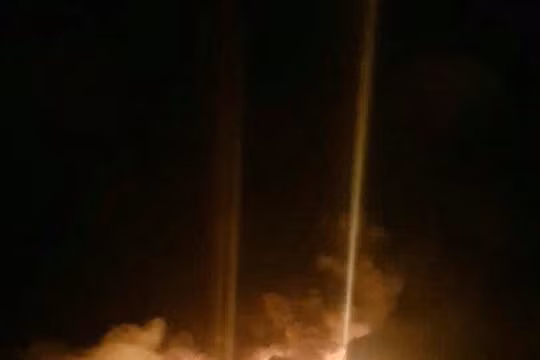 Chiến trường thị trấn Baghouz thuộc tỉnh Deir Ezzor trong trận không kích kinh hoàng. Ảnh: Masdar News.