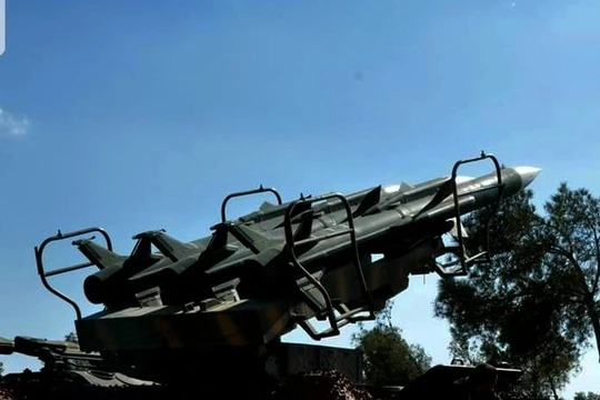 Lực lượng phòng không Syria đánh trả cuộc tập kích đường không của Israel. Ảnh minh họa: Masdar News.