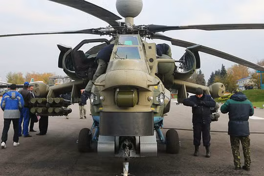 Trực thăng tấn công "Thợ săn đêm" Mi-28 NM đến Syria. Ảnh: Sputnik.