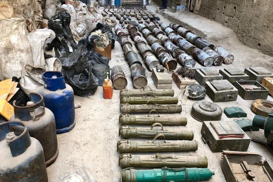 Kho vũ khí lớn của nhóm khủng bố IS, cất giấu bí mật trong khu vực Trại tị nạn Yarmouk. Ảnh: Muraselon.