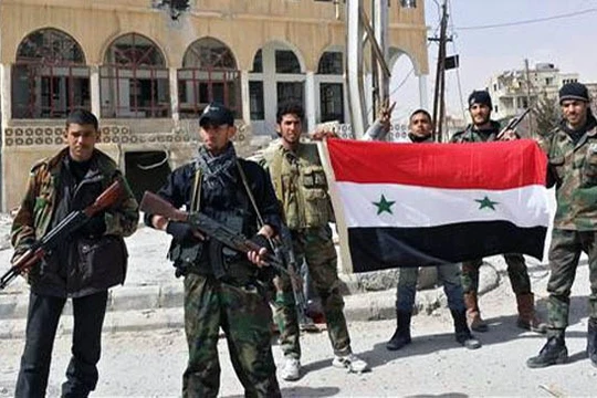 Binh sĩ Syria trên tỉnh Al-Quneitra, cao nguyên Golan 