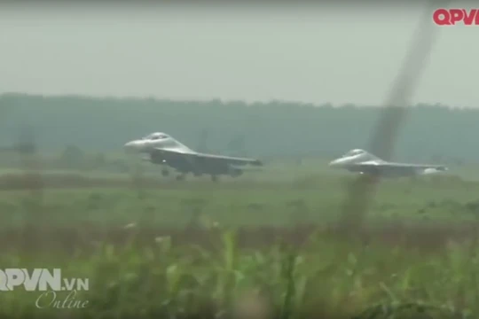 Máy bay tiêm kích Su-30MK2 thuộc sư 370 cất cánh