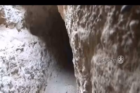 Đoạn đường hầm của IS trên chiến trường Deir Ezzor - ảnh minh họa video