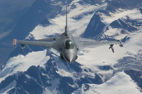 Mỹ “bật đèn xanh”, Việt Nam có thể mua F-16 Mỹ thay thế MiG -21? 