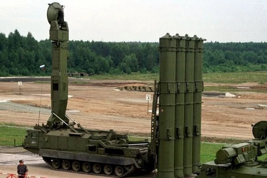 Hệ thống tên lửa đất đối không S-300 của Nga