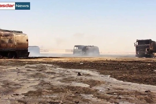 Không quân Nga thiêu đốt đoàn xe chở dầu của IS (Video)