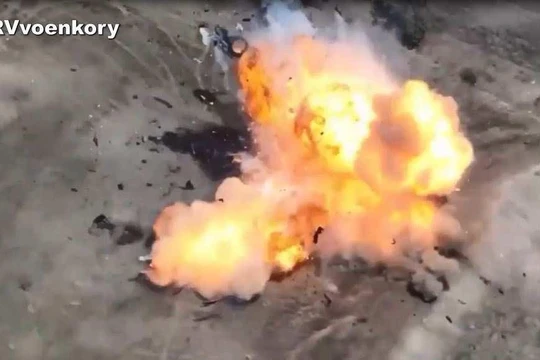 Tên lửa không đối đất không quân Nga phá hủy mục tiêu vũ khí trang bị quân đội Ukraine. Ảnh minh họa RusVesna. 