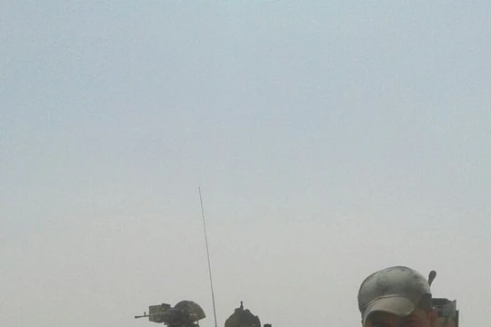 Binh sĩ quân đội Syria và xe tăng T-90 (ảnh minh họa)