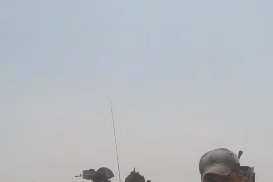 Binh sĩ quân đội Syria và xe tăng T-90 (ảnh minh họa)