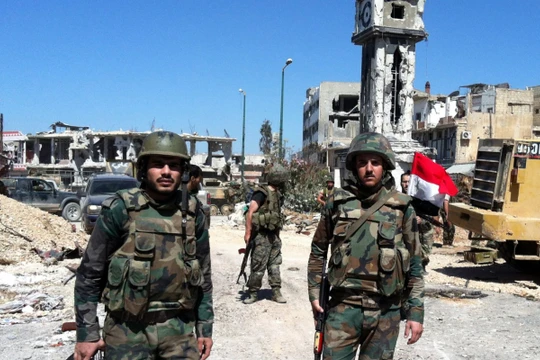 Binh sĩ quân đội Syria trên chiến trường miền Tây Nam Aleppo