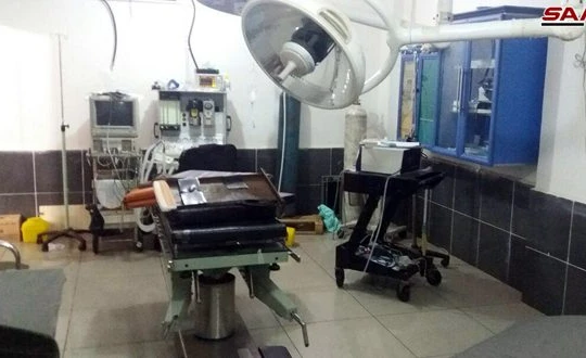 Một buồng phẫu thuật, trang bị y tế của Mỹ trong căn cứ địa của các nhóm cực đoan nổi dậy. Ảnh Masdar News