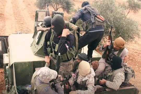 Lực lượng khủng bố HTS tiến hành cuộc tấn công vào chiến tuyến quân đội Syria ở Hama, Idlib. Ảnh minh họa: South Front.