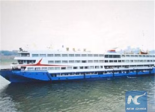 Tàu du lịch gặp nạn. Ảnh minh họa:New China