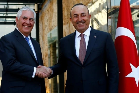 Ngoại trưởng Mỹ Rex Tillerson và Bộ trưởng Ngoại giao Thổ Nhĩ Kỳ Mevlut Cavusoglu tại Istanbul, ảnh Sama TV