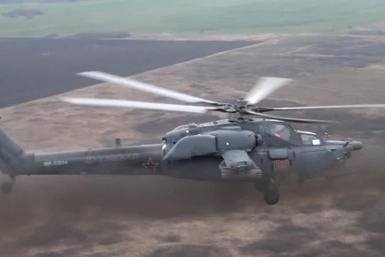 Trực thăng Thợ săn đêm Mi 28N tấn công mục tiêu bằng rocket.