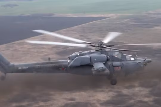 Trực thăng Thợ săn đêm Mi 28N tấn công mục tiêu bằng rocket.