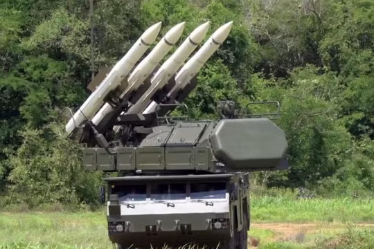 Tổ hợp tên lửa phòng không Buk-M2E Venezuela.