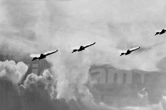 Máy bay của không quân Việt Nam xuất kích tiêu diệt máy bay Mỹ. (Ảnh: Tư liệu TTXVN)