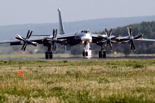 Máy bay ném bom chiến lược tầm xa Nga Tu-95MS