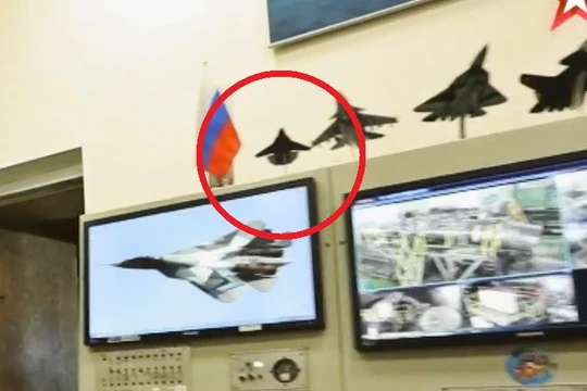 Máy bay siêu bí mật thế hệ 6 của Nga, mô hình trong hãng Sukhoi. Ảnh minh họa Defence.Blog